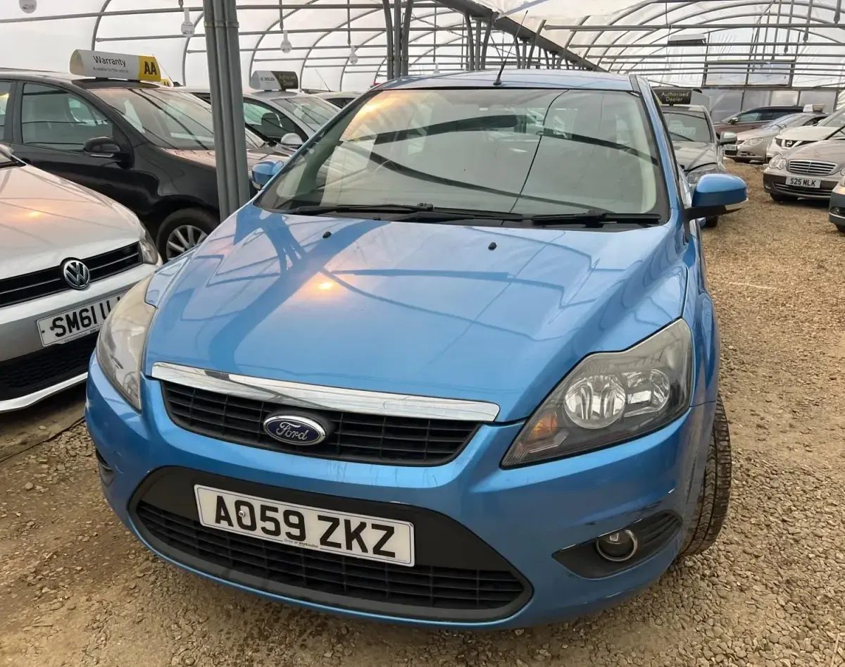 Używany Ford Focus Zetec 99 KM (72 kW) 2009 Niebieski Hatchback