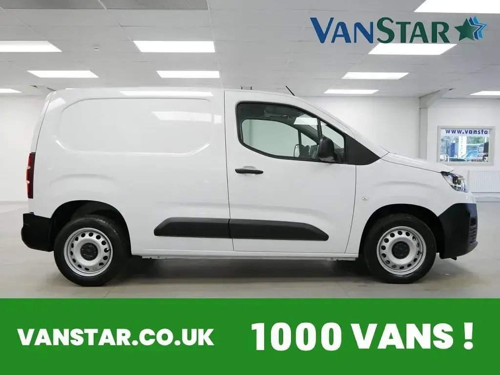 Used Citroën Berlingo 100 HP (73 kW) 2023 White MPV