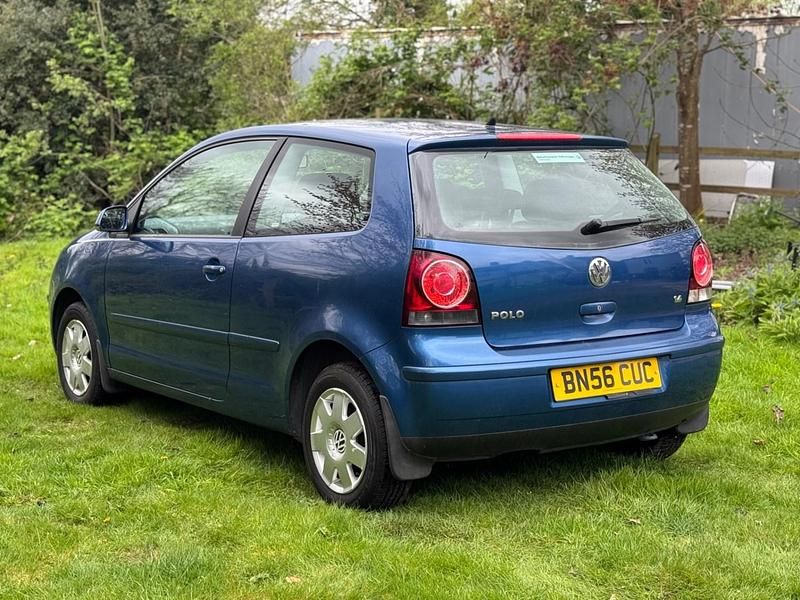 Begagnad VW Polo S 80 HK (58 kW) 2006 Blå Halvkombi