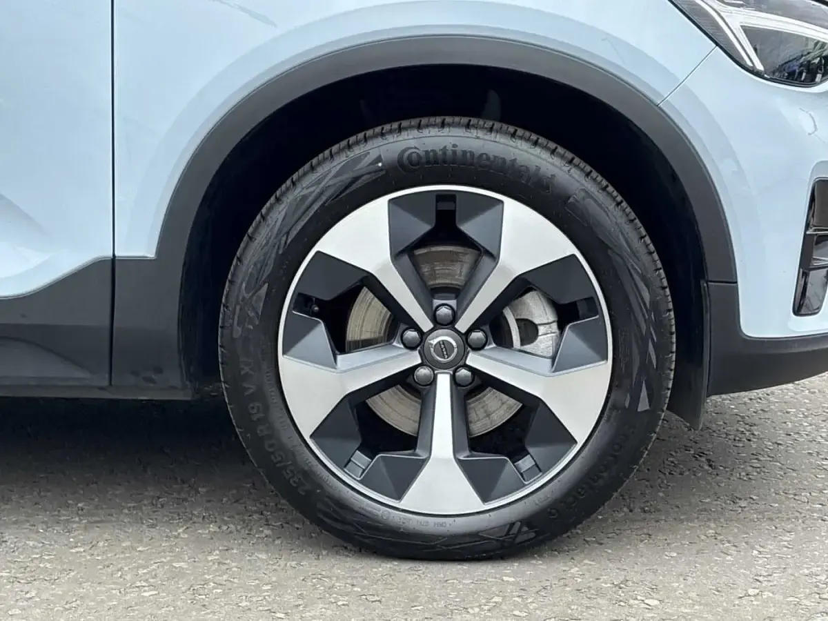 Used Volvo XC40 Plus 163 HP (119 kW) 2024 Blue SUV