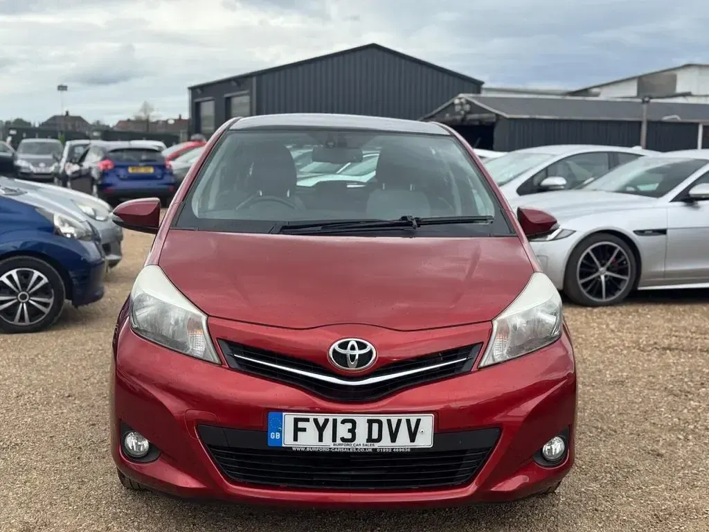 Used Toyota Yaris 101 HP (74 kW) 2013 Red Hatchback