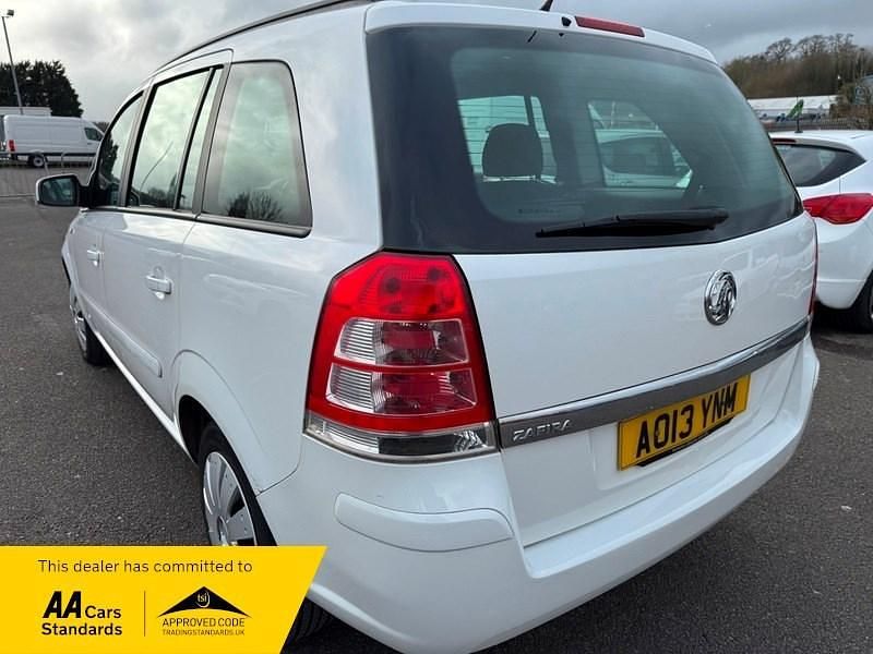 Second-hand Vauxhall Zafira 115 CP (84 kW) 2013 Alb Monovolum