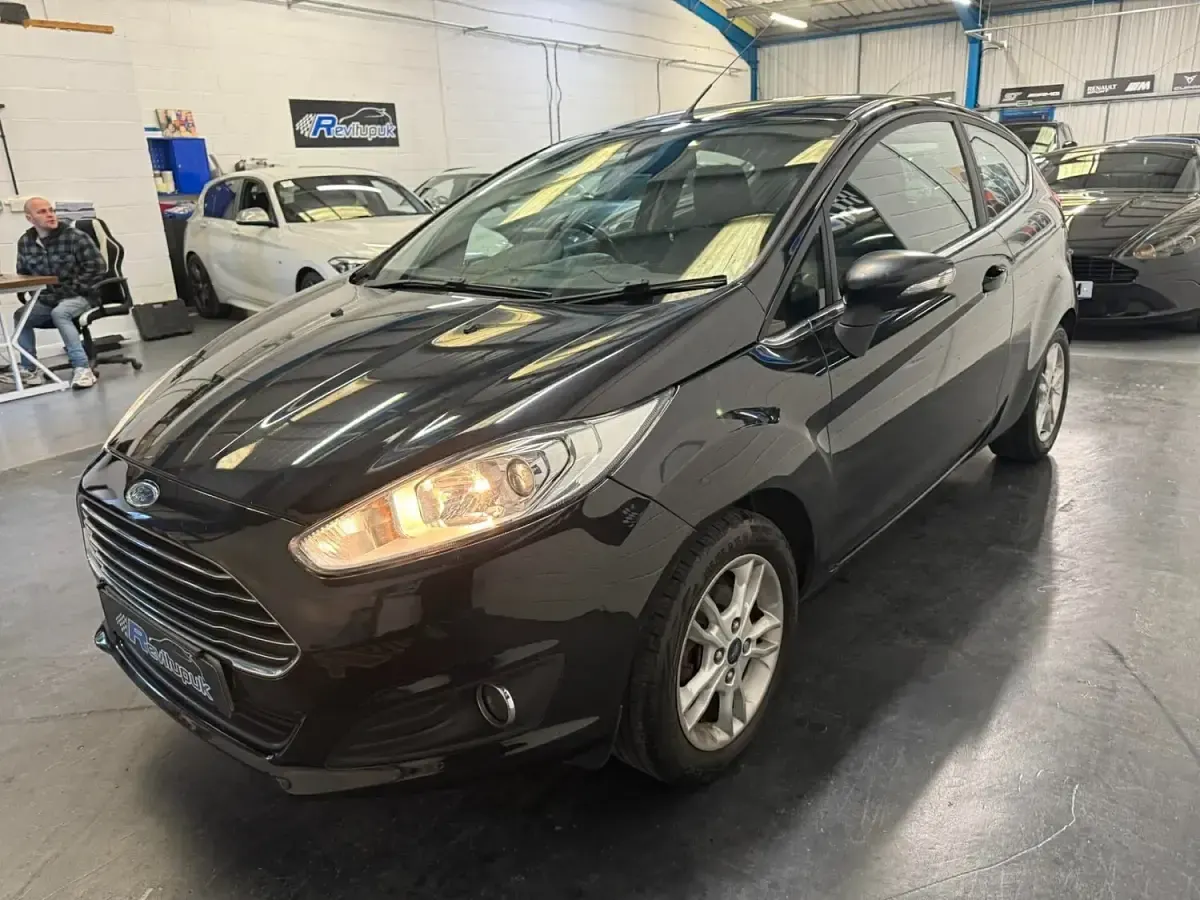 Used Ford Fiesta Zetec 82 HP (60 kW) 2015 Black Hatchback