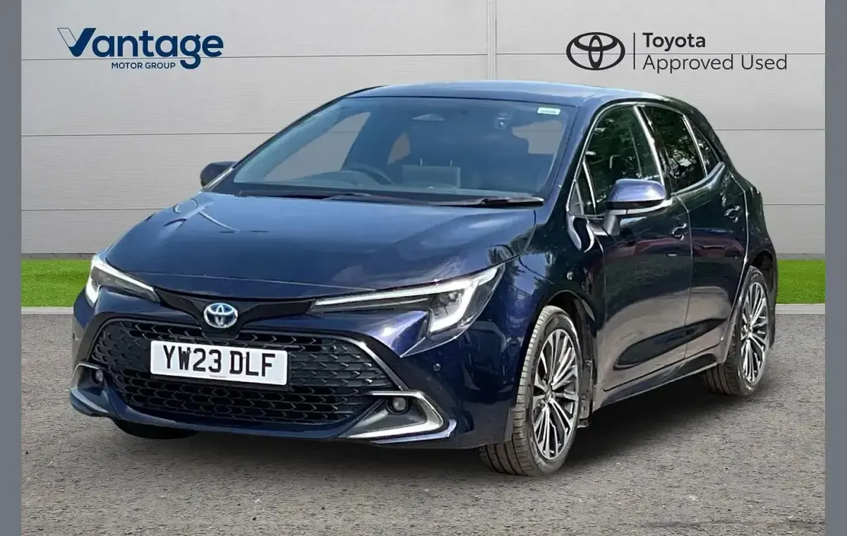 Used Toyota Corolla Design 138 HP (101 kW) 2023 Blue Hatchback