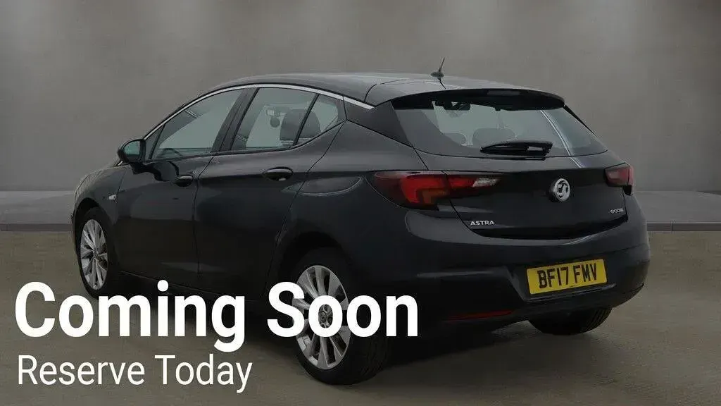Used Vauxhall Astra Design Edition 105 HP (77 kW) 2017 Black Hatchback