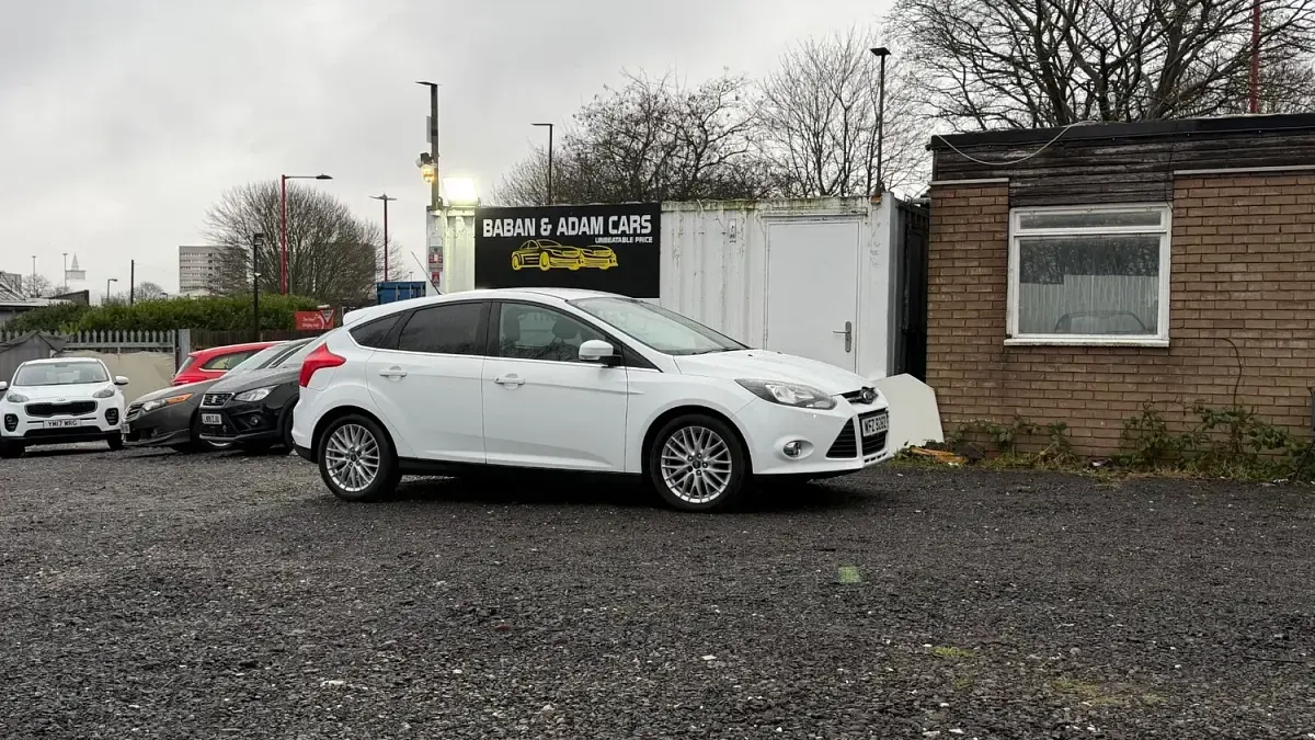 Used Ford Focus Zetec 2013 White Hatchback