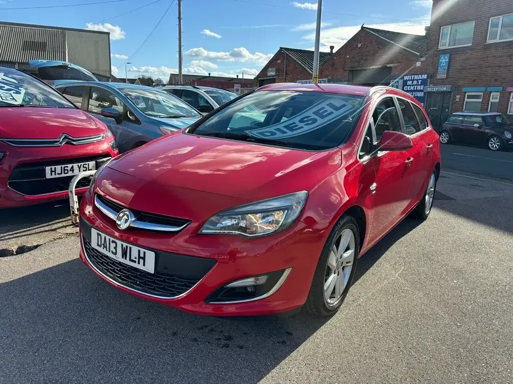 Used Vauxhall Astra SRi 165 HP (121 kW) 2013 Red Estate