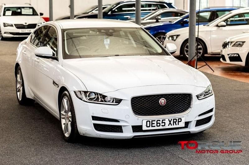Used Jaguar XE Portfolio 240 HP (176 kW) 2016 White Sedan