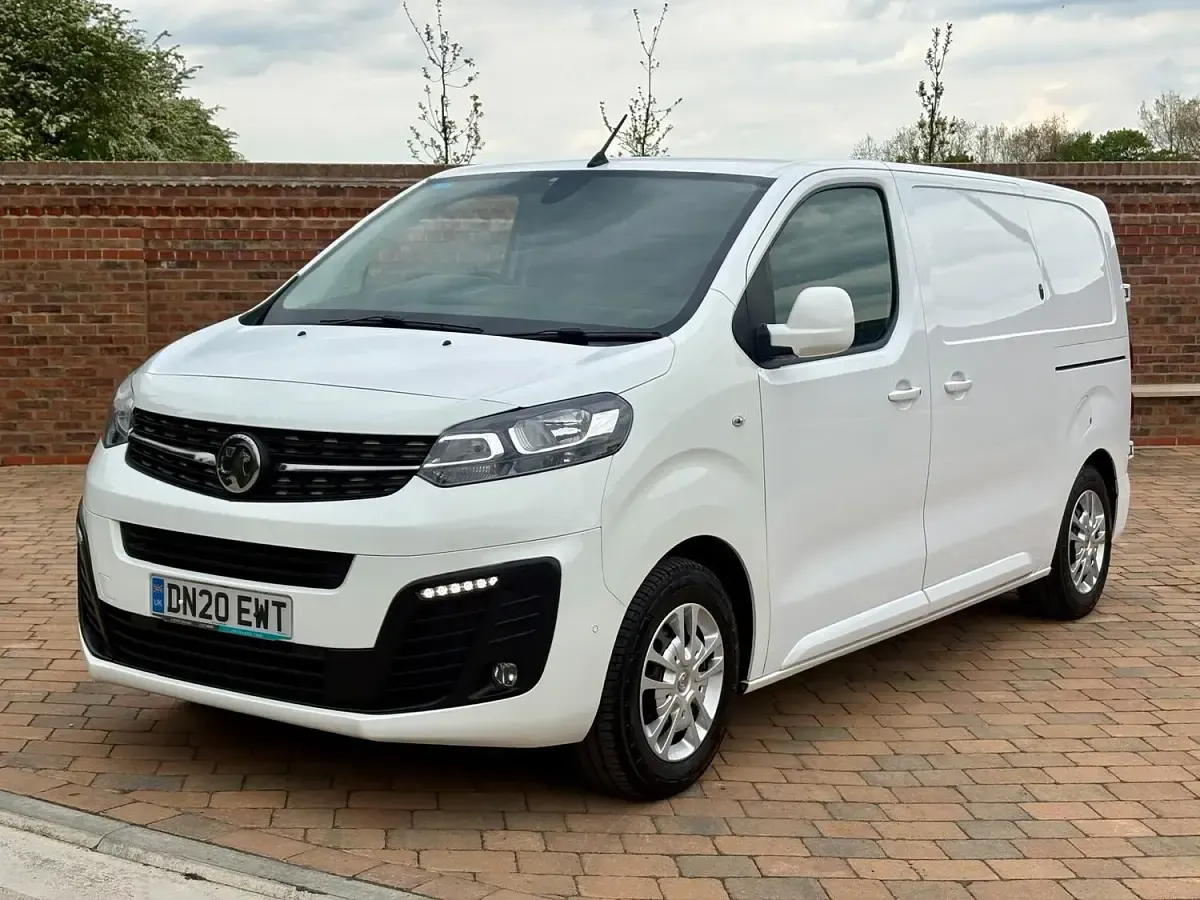Used Vauxhall Vivaro Sportive 100 HP (73 kW) 2020 White MPV