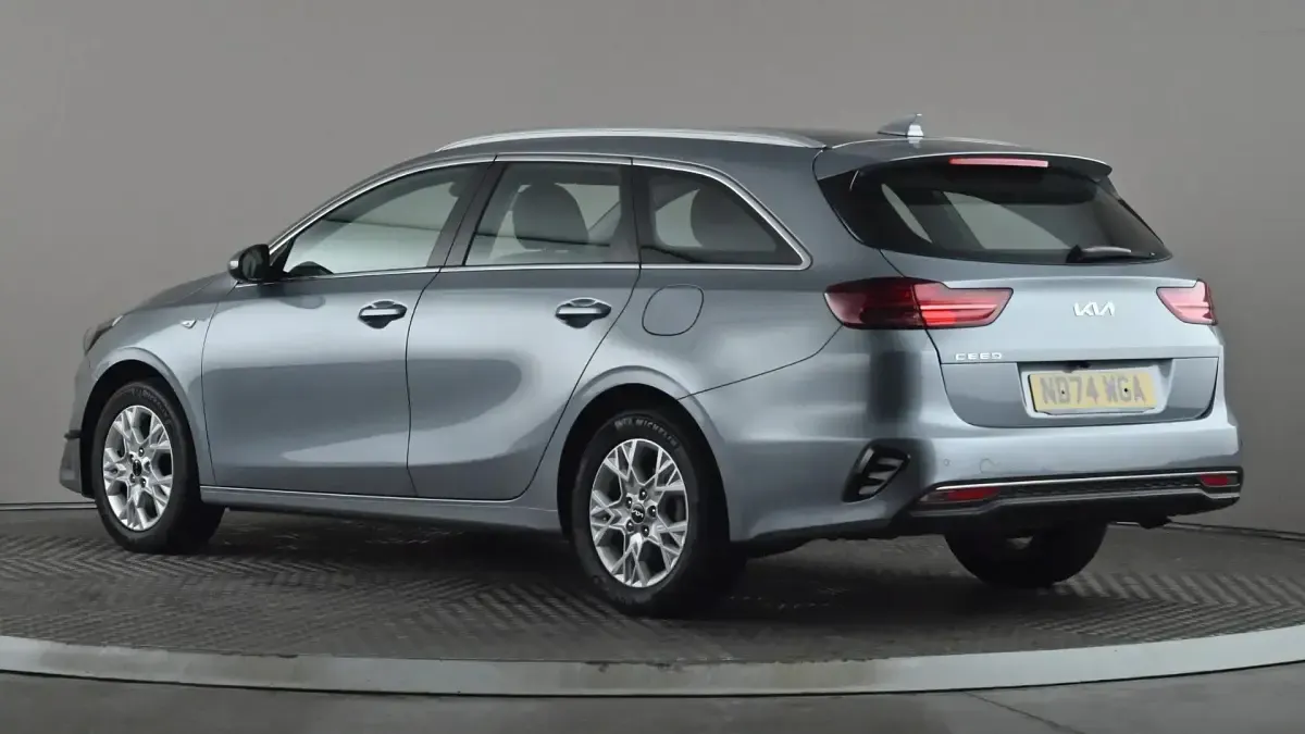 Used Kia Ceed 138 HP (101 kW) 2025 Silver Hatchback
