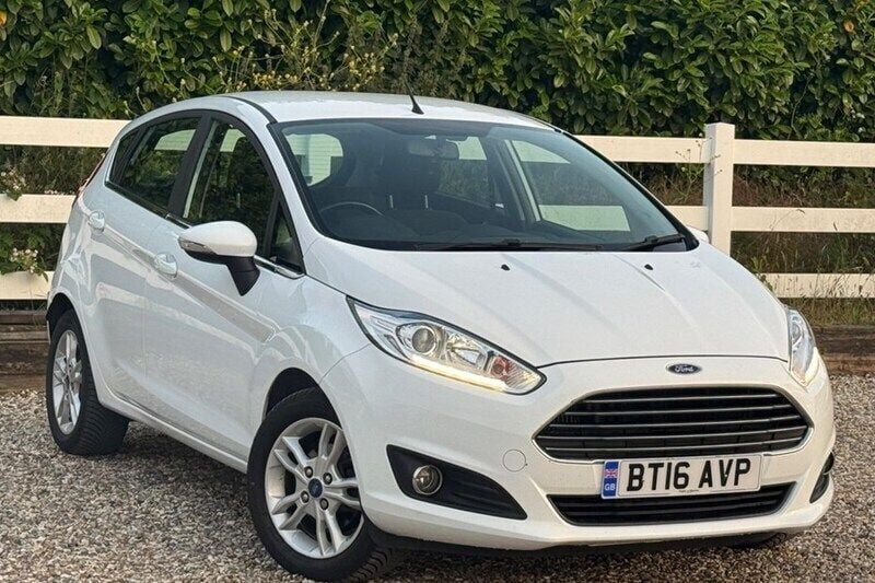 White Used 2016 Ford Fiesta Zetec Hatchback | £6,250 (Fair price) - Image 1/1