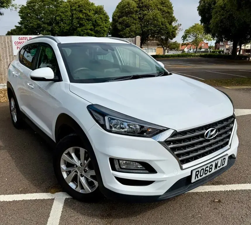 Used Hyundai Tucson SE 132 HP (97 kW) 2018 White SUV