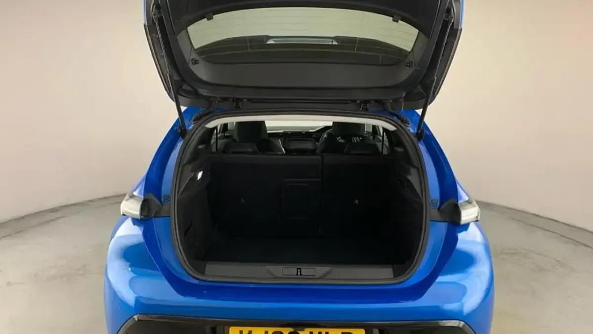 Used Peugeot 308 Allure Premium 129 HP (94 kW) 2023 Blue Hatchback