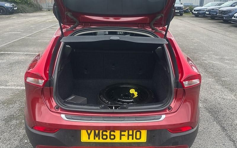 Used Volvo V40 Pro 120 HP (88 kW) 2018 Hatchback