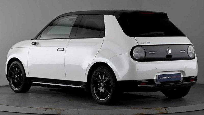 Used Honda e 100 kW (136 HP) 2021 Premium paint platinum white Hatchback