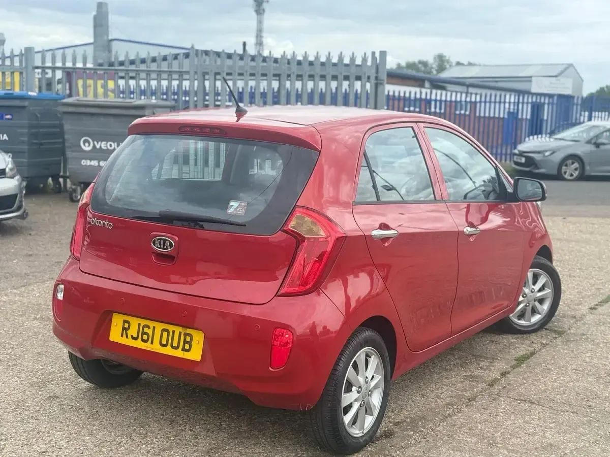 Used Kia Picanto 84 HP (61 kW) 2012 Red Hatchback