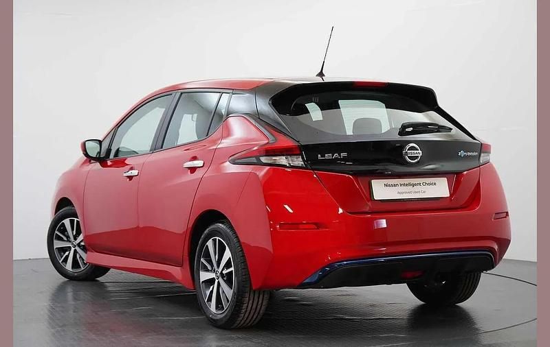 Used Nissan Leaf Acenta 110 kW (150 HP) 2021 Red Hatchback