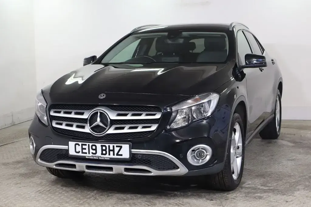 Used Mercedes GLA200 Executive 156 HP (114 kW) 2019 Black SUV