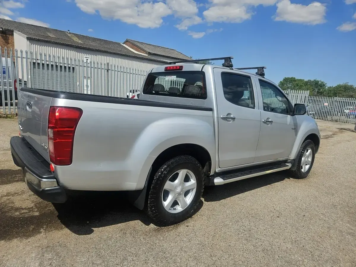 Used Isuzu D-Max 2013 Silver Pickup