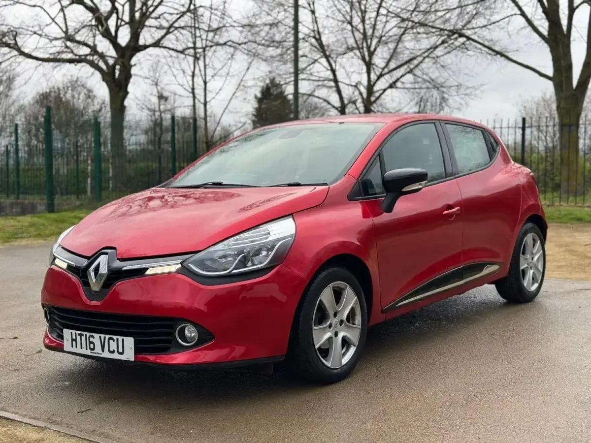 Używany Renault Clio IV Dynamique 75 KM (55 kW) 2016 Czerwony Hatchback