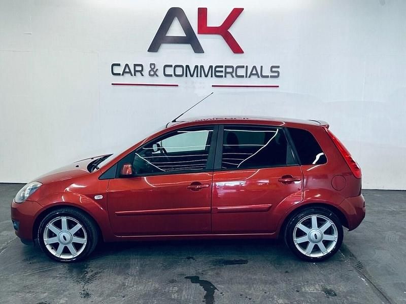 Used Ford Fiesta Zetec 79 HP (58 kW) 2007 Red Hatchback