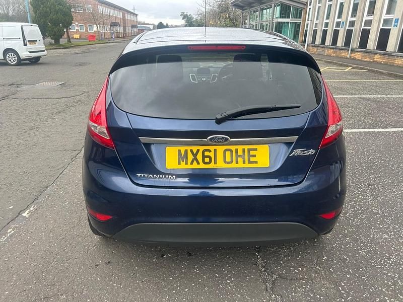 Usado Ford Fiesta Titanium 70 HP (51 kW) 2012 Azul Citadino