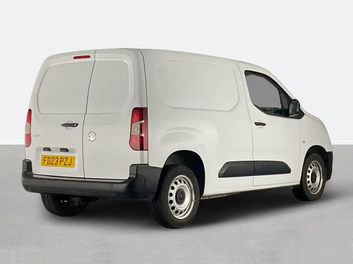 Begagnad Vauxhall Combo 100 HK (73 kW) 2023 Vit Van