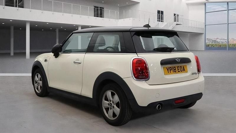 Used Mini Cooper D Hatch 2018 White Hatchback