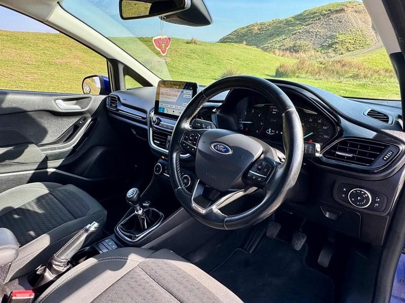 Used Ford Fiesta Titanium 120 HP (88 kW) 2017 Blue Hatchback