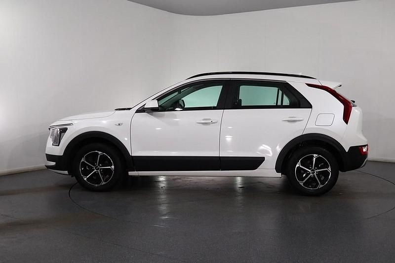 Used Kia Niro 2025 White SUV