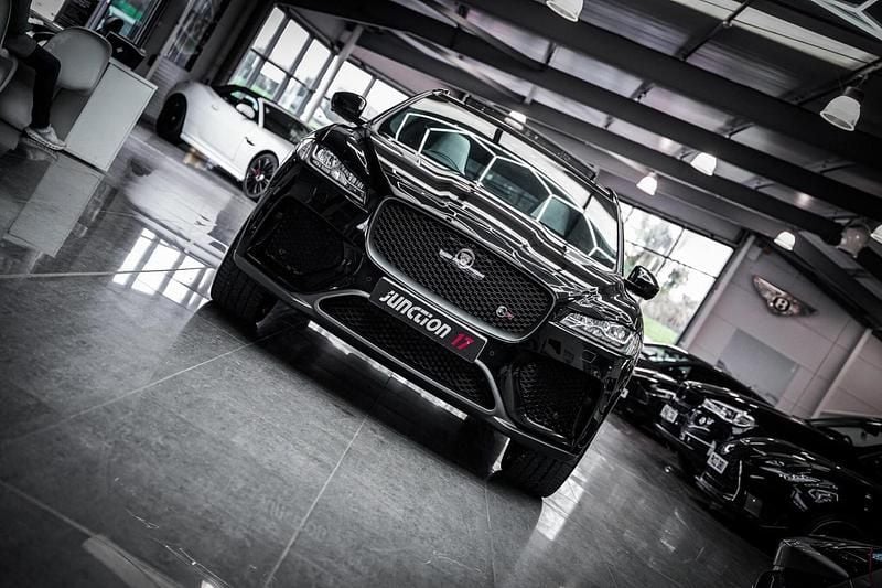 Used Jaguar F-Pace Supercharged 550 HP (404 kW) 2020 Black SUV