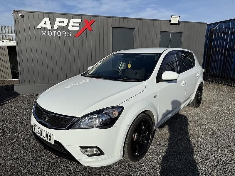 White Used 2010 Kia Ceed 3 Hatchback | £3,275 (Super price) - Image 1/4