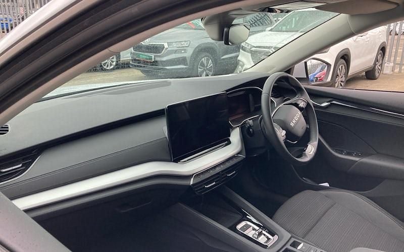 Used Skoda Octavia SE Technology 116 HP (85 kW) 2025 White Estate