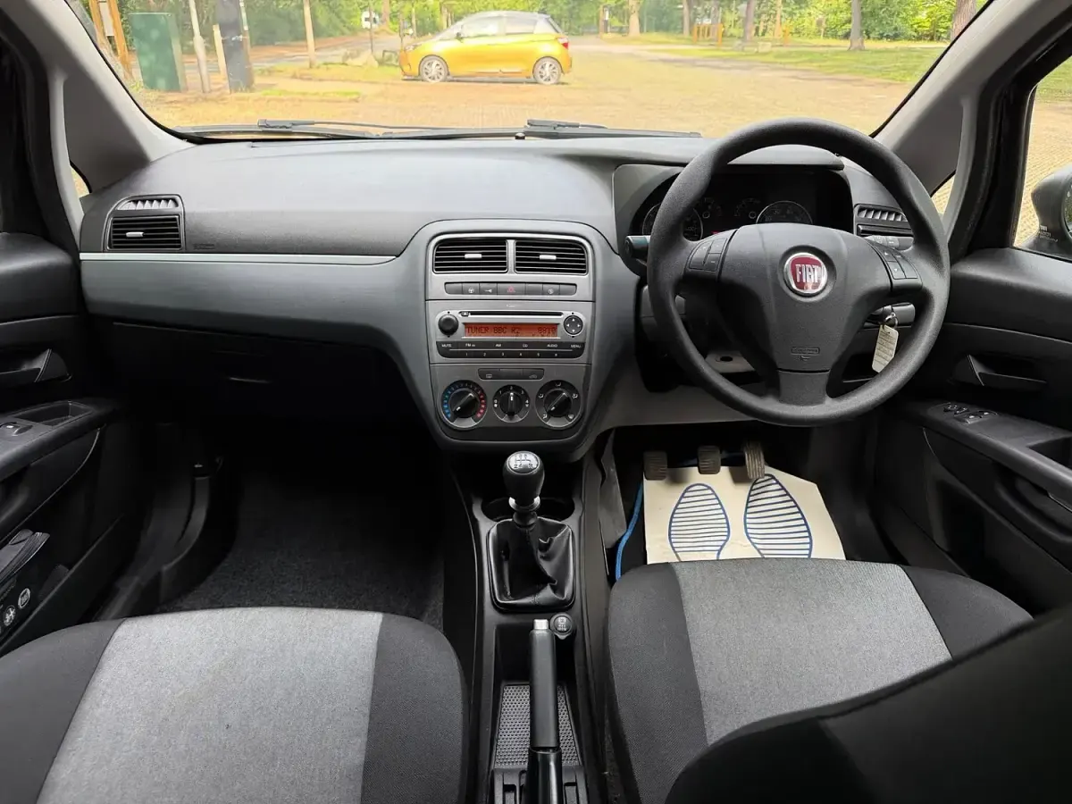 Used Fiat Punto Pop 69 HP (50 kW) 2012 Black Hatchback