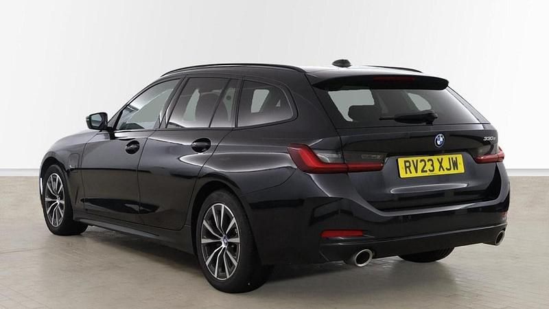 Usado BMW 330e Sport Line 288 HP (211 kW) 2023 Preto Carrinha