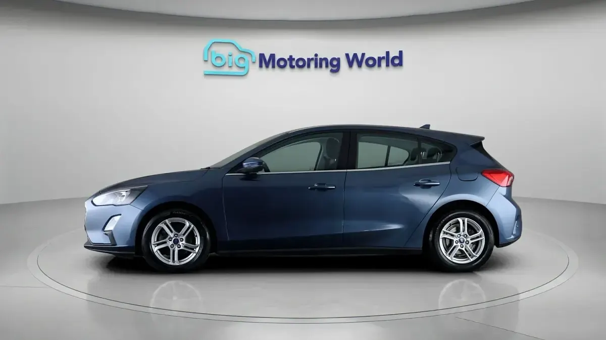 Used Ford Focus Zetec 2021 Blue Hatchback