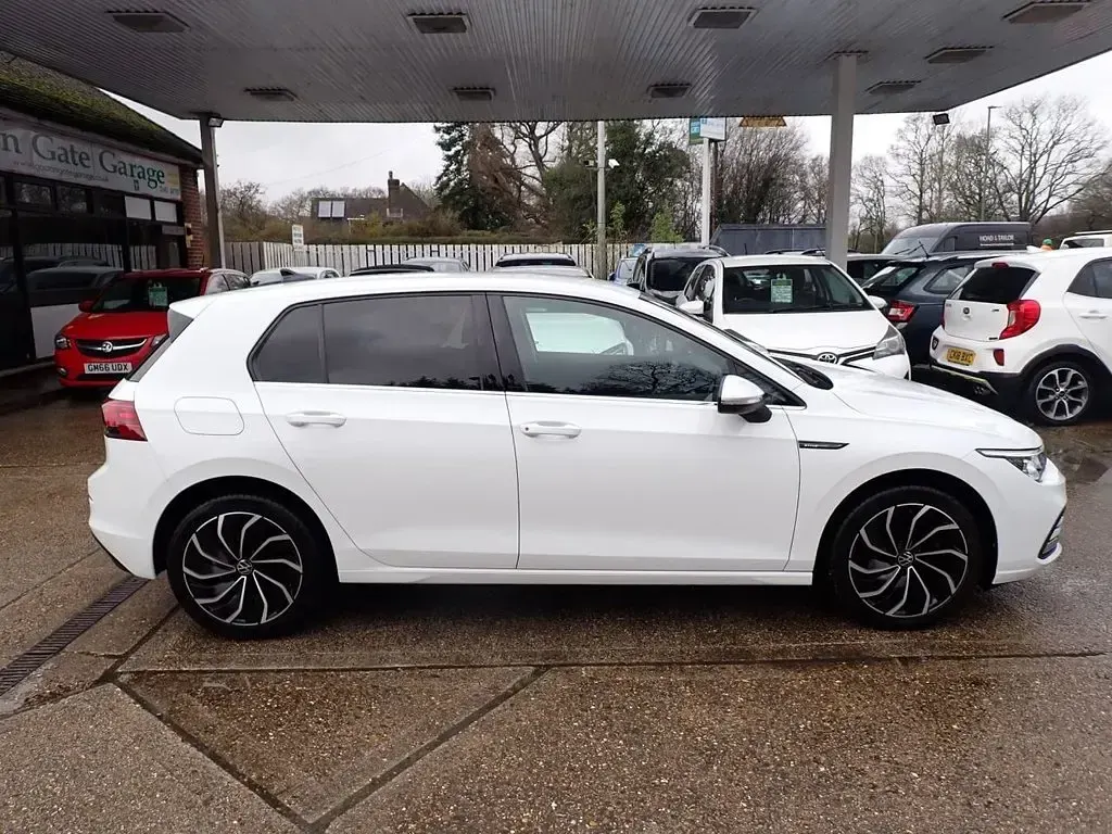 Used VW Golf VIII Edition 130 HP (95 kW) 2023 White Hatchback