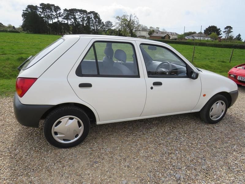 Used Ford Fiesta 1997 White Hatchback