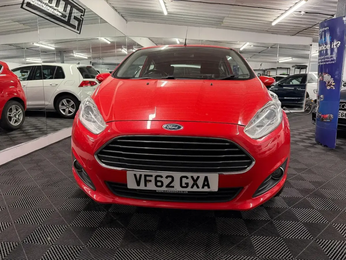 Used Ford Fiesta Zetec 82 HP (60 kW) 2013 Red Hatchback