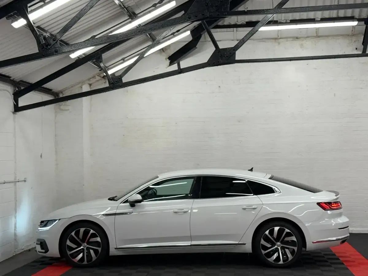Used VW Arteon R-line 150 HP (110 kW) 2018 White Hatchback