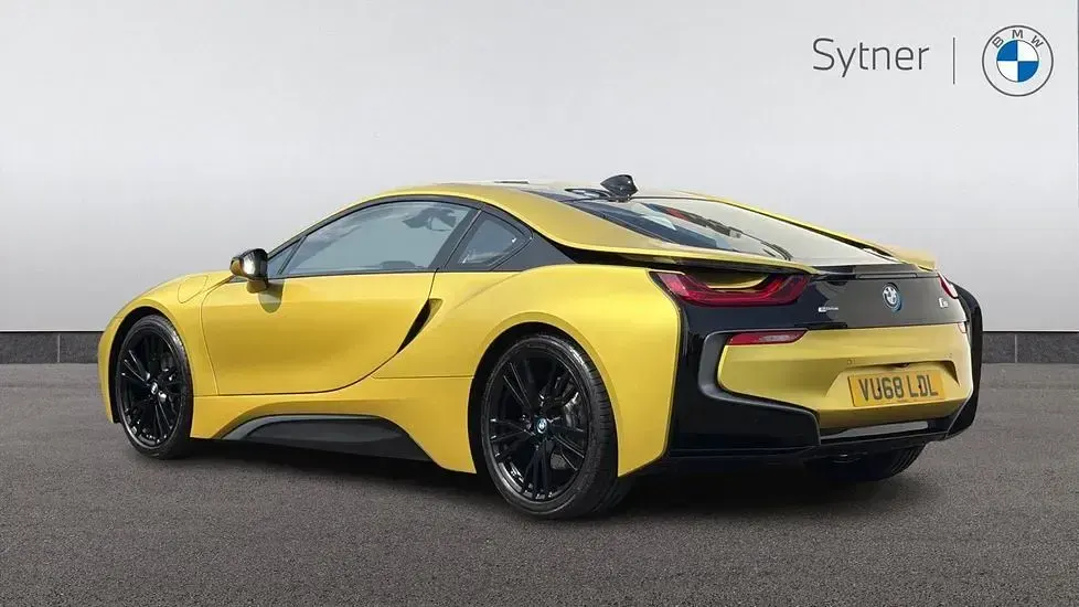 Used BMW i8 Comfort Edition 362 HP (266 kW) 2018 Yellow Coupe