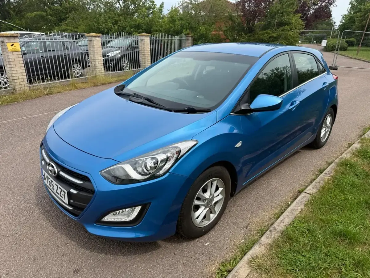 Used Hyundai i30 SE 110 HP (80 kW) 2016 Blue Hatchback