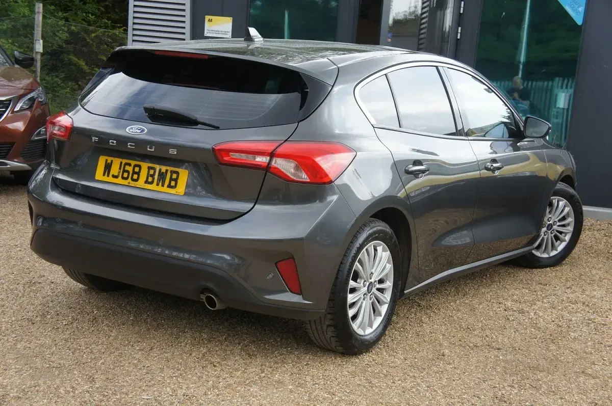 Used Ford Focus Titanium 125 HP (91 kW) 2018 Grey Hatchback