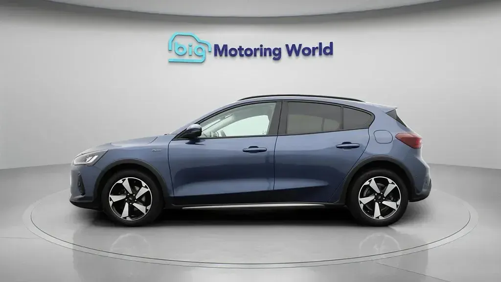 Used Ford Focus Active 125 HP (91 kW) 2023 Blue Hatchback