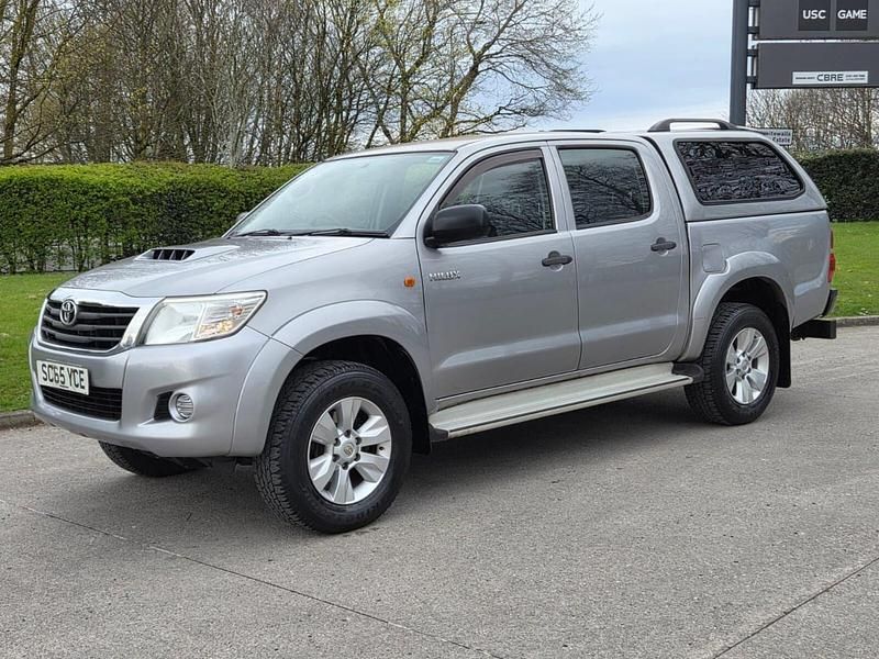 Used Toyota HiLux Active 144 HP (105 kW) 2016 Silver Pickup