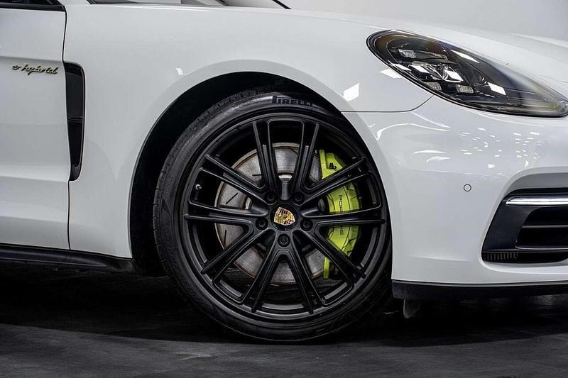 Used Porsche Panamera Sport Turismo 462 HP (339 kW) 2019 White Estate