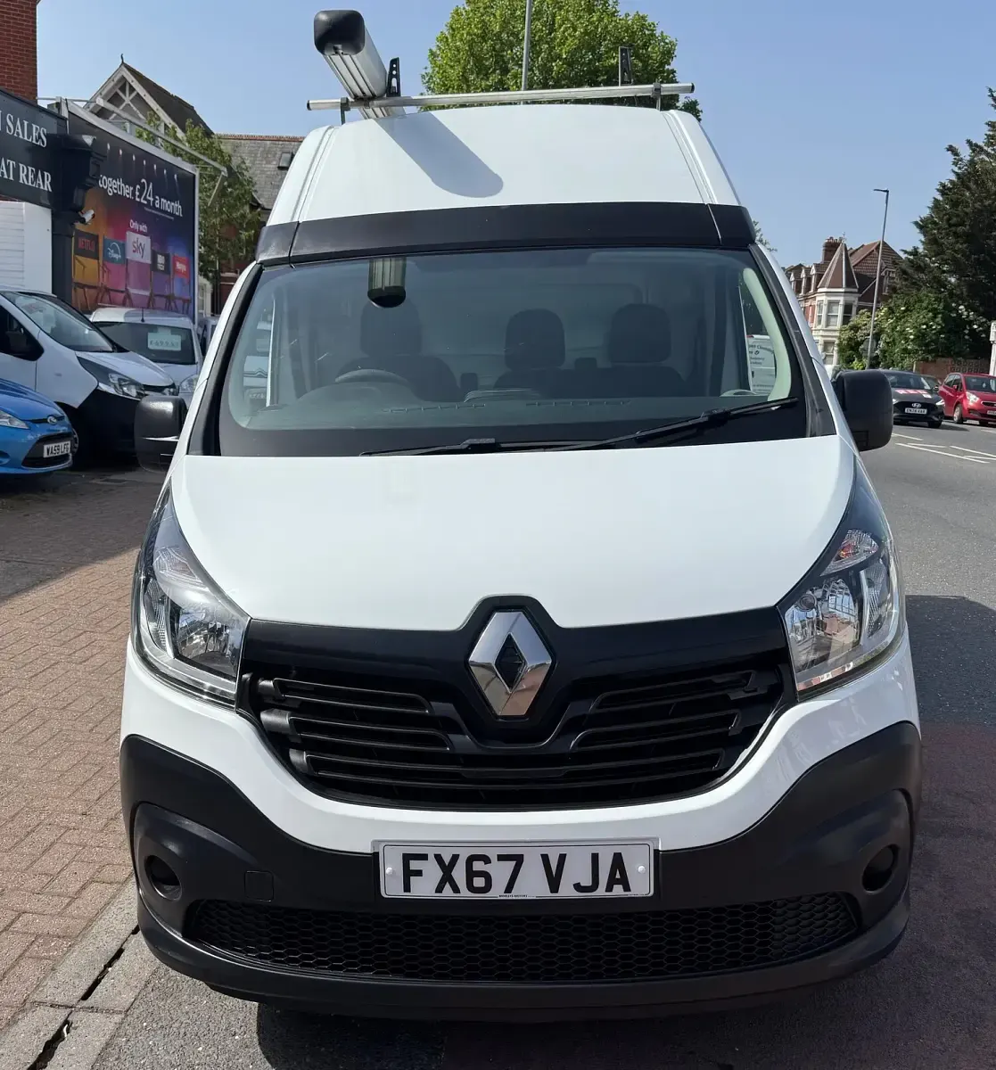 Used Renault Trafic Business 2017 White MPV