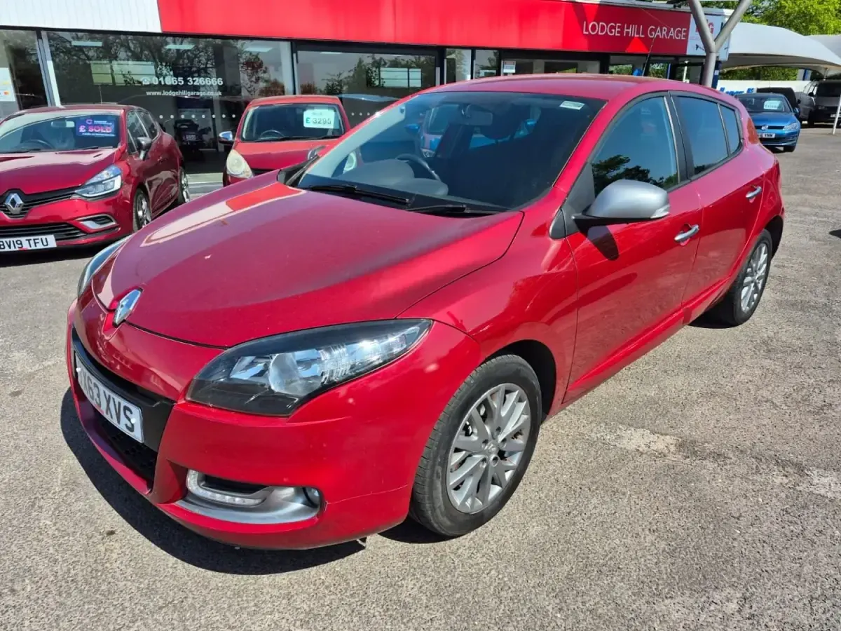 Używany Renault Mégane III 2013 Czerwony Hatchback