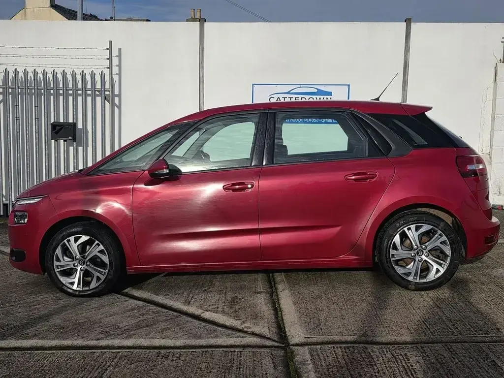 Used Citroën C4 Picasso SELECTION 120 HP (88 kW) 2016 Red MPV