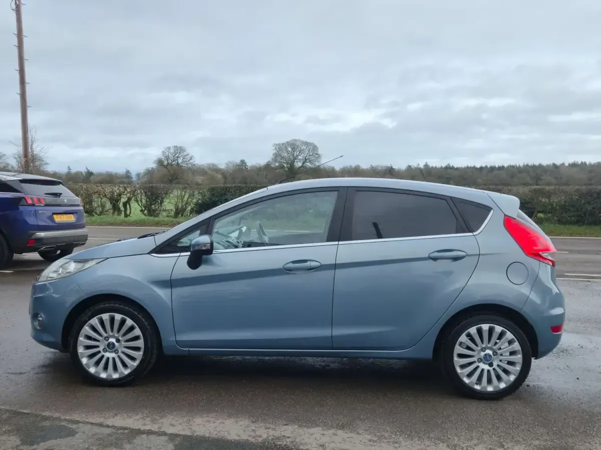 Usado Ford Fiesta Titanium 2009 Azul Citadino